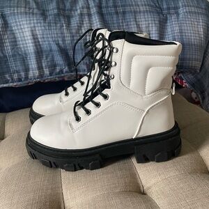 Combat boots